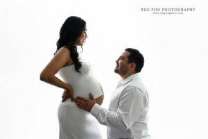 backlit-maternity-portrait-couple-kneeling-the-pod-photography