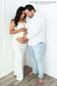 couple-maternity-portrait-white-studio-the-pod-photography