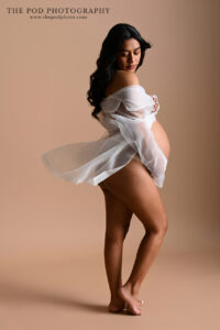 maternity-portrait-sheer-robe-motion-the-pod-photography
