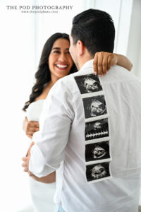 ultrasound-photos-on-dads-shirt-maternity-the-pod-photography